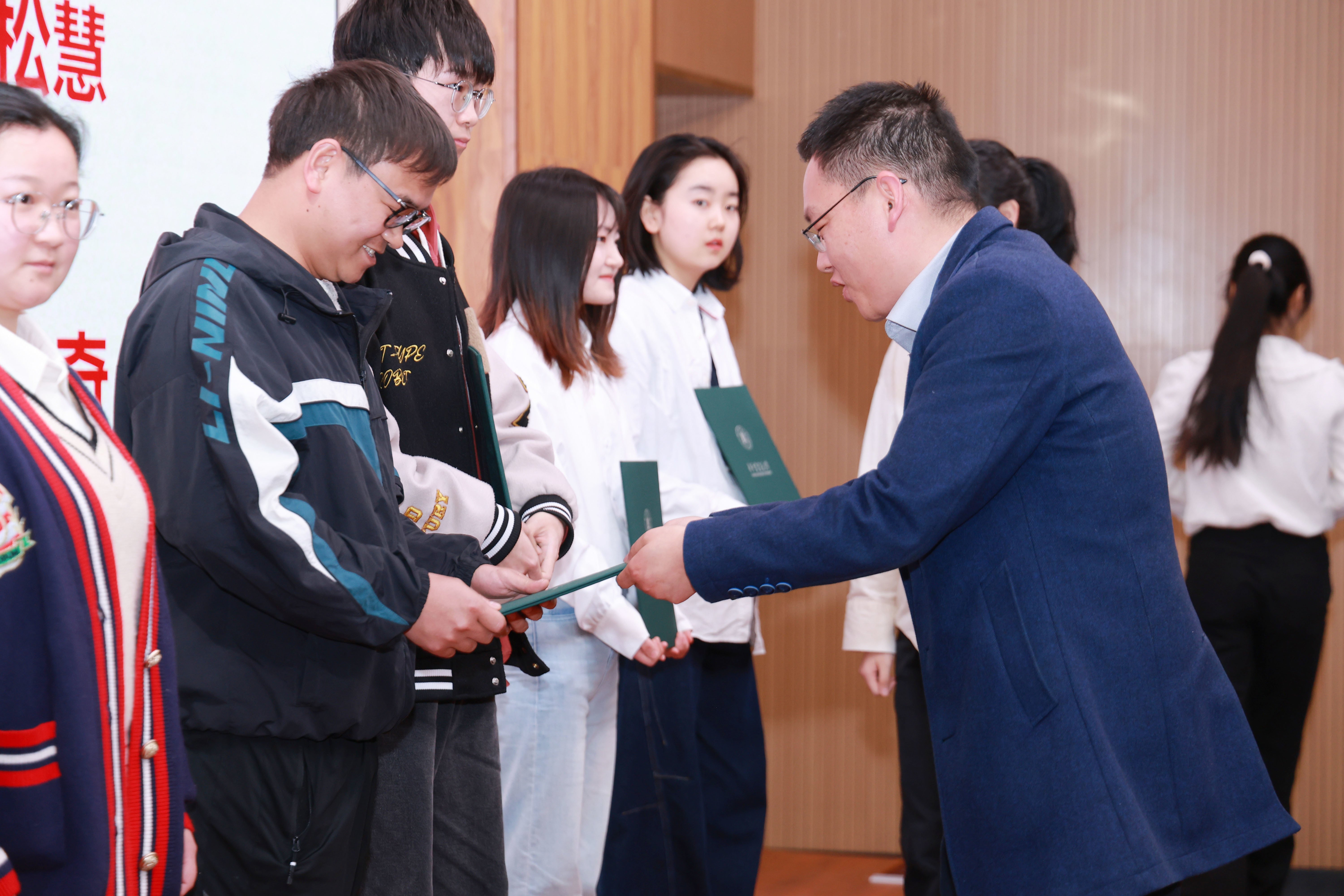 J9真人第一品牌天行健奖学金颁奖特辑 | 以科技守护碧水，育青年创新未来